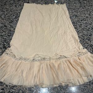 Vanity Fair Cream Lace Trim Chemise